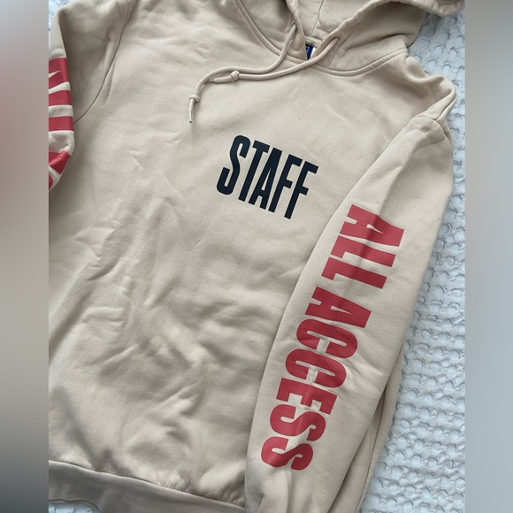 Justin Bieber x H&M Divided
Purpose tour staff tan hoodie, size M, unisex - Picture 5 of 6